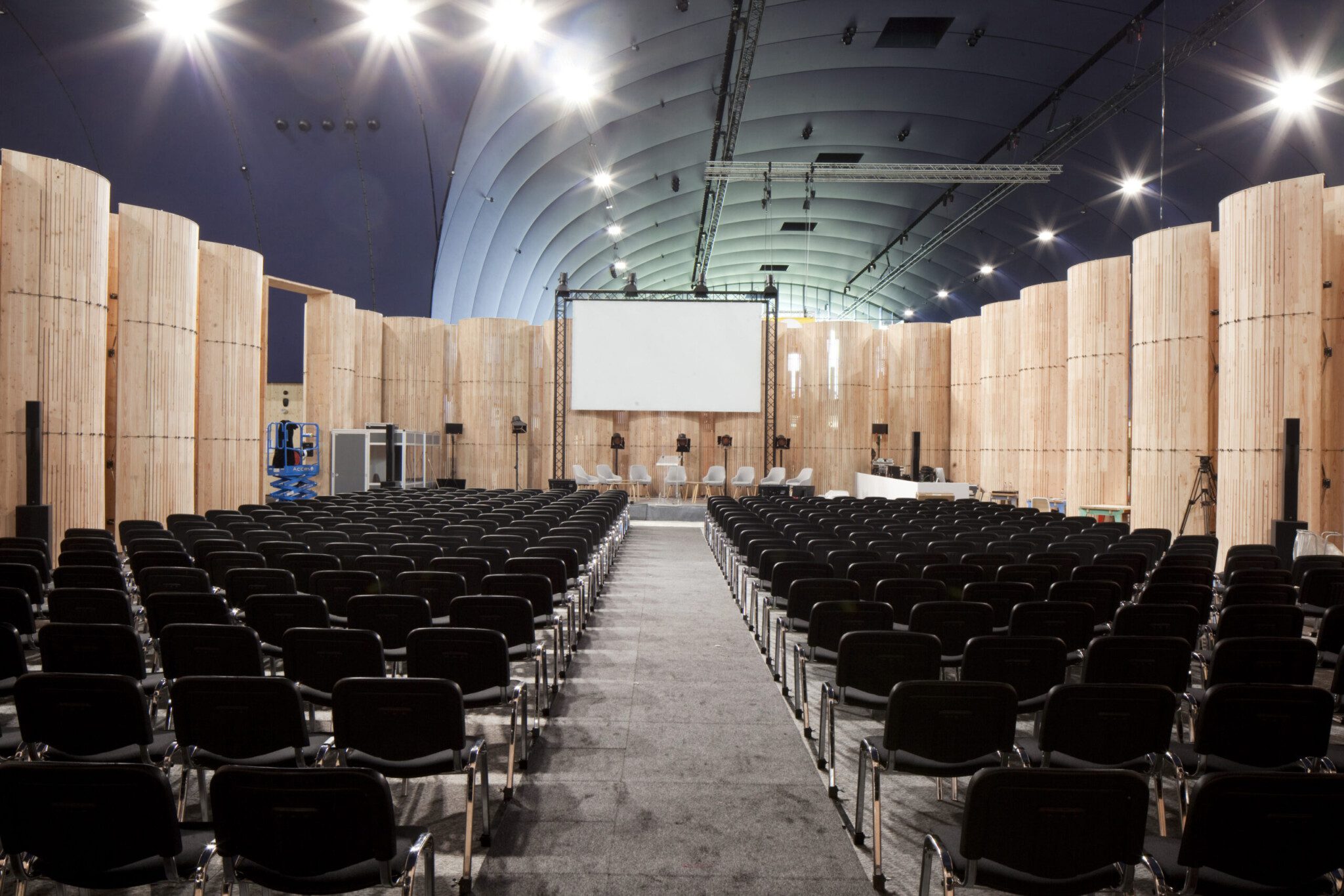 bureau_étude_ bois_timber_wood_engineering_ CLT_Cross laminated timber_GLT_Bois lamellé collé_ossature bois_lamibois_LVL_Glulam_stabilité_bureau d'étude structure_ingénieur bois_résille_treillis_panneau_circularité_bas carbone_poutre_colonne_école en structure bois_bureau en structure bois_crèche en bois_ batiment bois_RT2020_ European green deal_calcul d'assemblage bois_cadwork_étude d'exécution_calcul