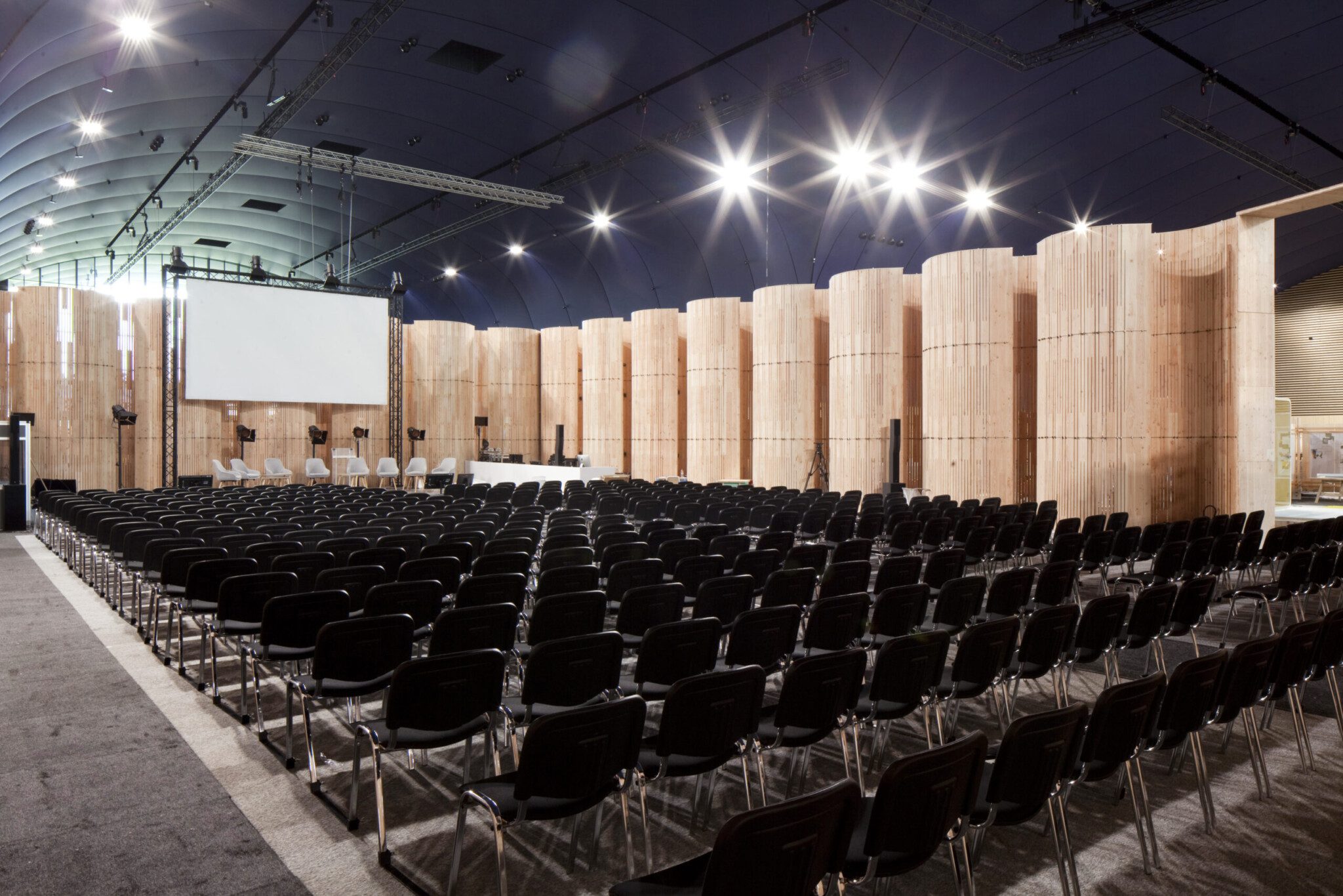 bureau_étude_ bois_timber_wood_engineering_ CLT_Cross laminated timber_GLT_Bois lamellé collé_ossature bois_lamibois_LVL_Glulam_stabilité_bureau d'étude structure_ingénieur bois_résille_treillis_panneau_circularité_bas carbone_poutre_colonne_école en structure bois_bureau en structure bois_crèche en bois_ batiment bois_RT2020_ European green deal_calcul d'assemblage bois_cadwork_étude d'exécution_calcul