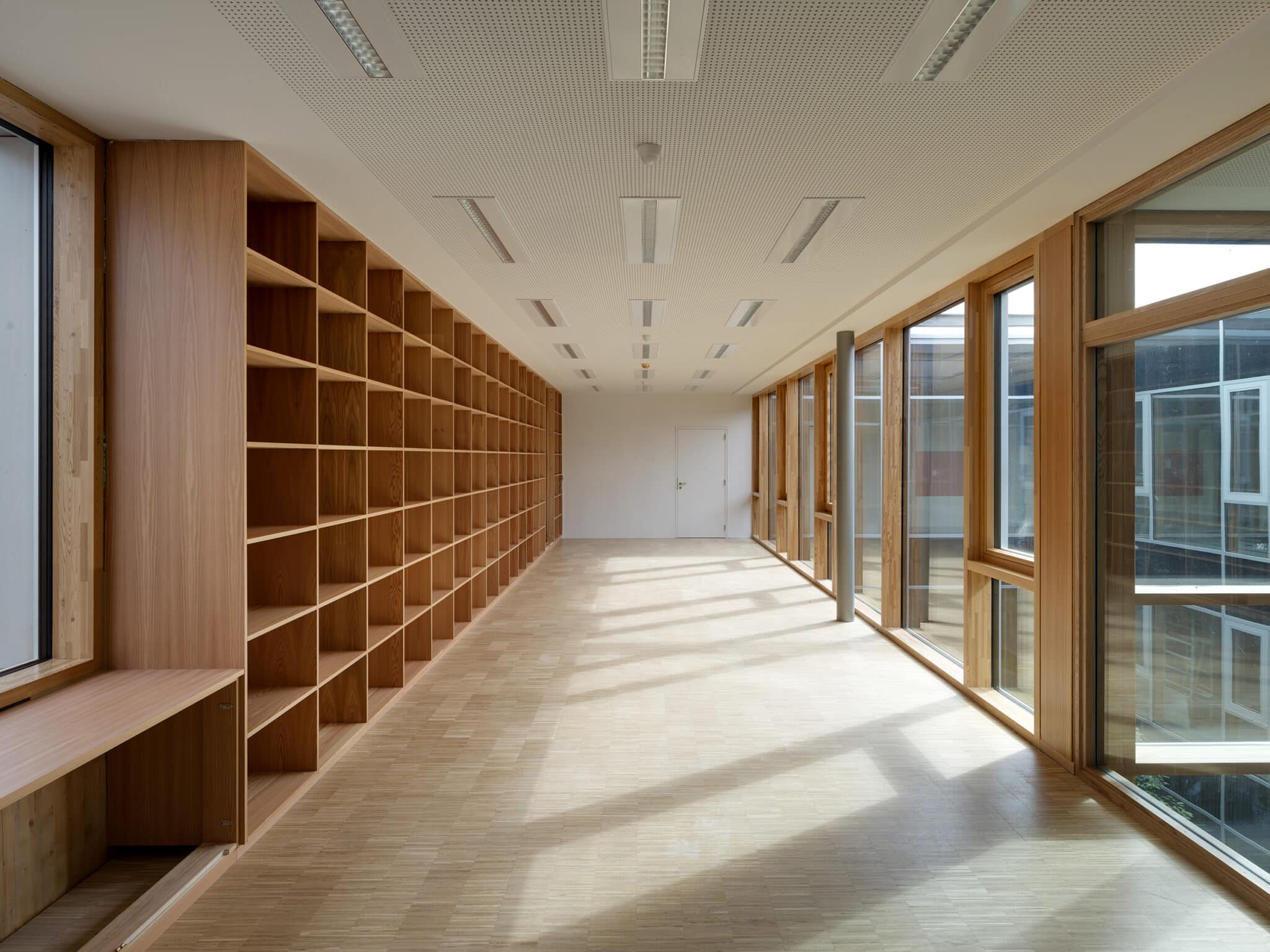 bureau_étude_ bois_timber_wood_engineering_ CLT_Cross laminated timber_GLT_Bois lamellé collé_ossature bois_lamibois_LVL_Glulam_stabilité_bureau d'étude structure_ingénieur bois_résille_treillis_panneau_circularité_bas carbone_poutre_colonne_école en structure bois_bureau en structure bois_crèche en bois_ batiment bois_RT2020_ European green deal_calcul d'assemblage bois_cadwork_étude d'exécution_calcul