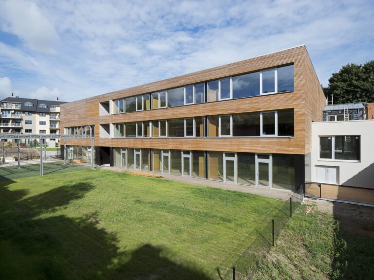 bureau_étude_ bois_timber_wood_engineering_ CLT_Cross laminated timber_GLT_Bois lamellé collé_ossature bois_lamibois_LVL_Glulam_stabilité_bureau d'étude structure_ingénieur bois_résille_treillis_panneau_circularité_bas carbone_poutre_colonne_école en structure bois_bureau en structure bois_crèche en bois_ batiment bois_RT2020_ European green deal_calcul d'assemblage bois_cadwork_étude d'exécution_calcul