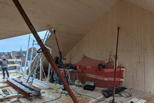 PXL 20221205 092643485 1152x1536 bureau_étude_ bois_timber_wood_engineering_ CLT_Cross laminated timber_GLT_Bois lamellé collé_ossature bois_lamibois_LVL_Glulam_stabilité_bureau d'étude structure_ingénieur bois_résille_treillis_panneau_circularité_bas carbone_poutre_colonne_école en structure bois_bureau en structure bois_crèche en bois_ batiment bois_RT2020_ European green deal_calcul d'assemblage bois_cadwork_étude d'exécution_calcul